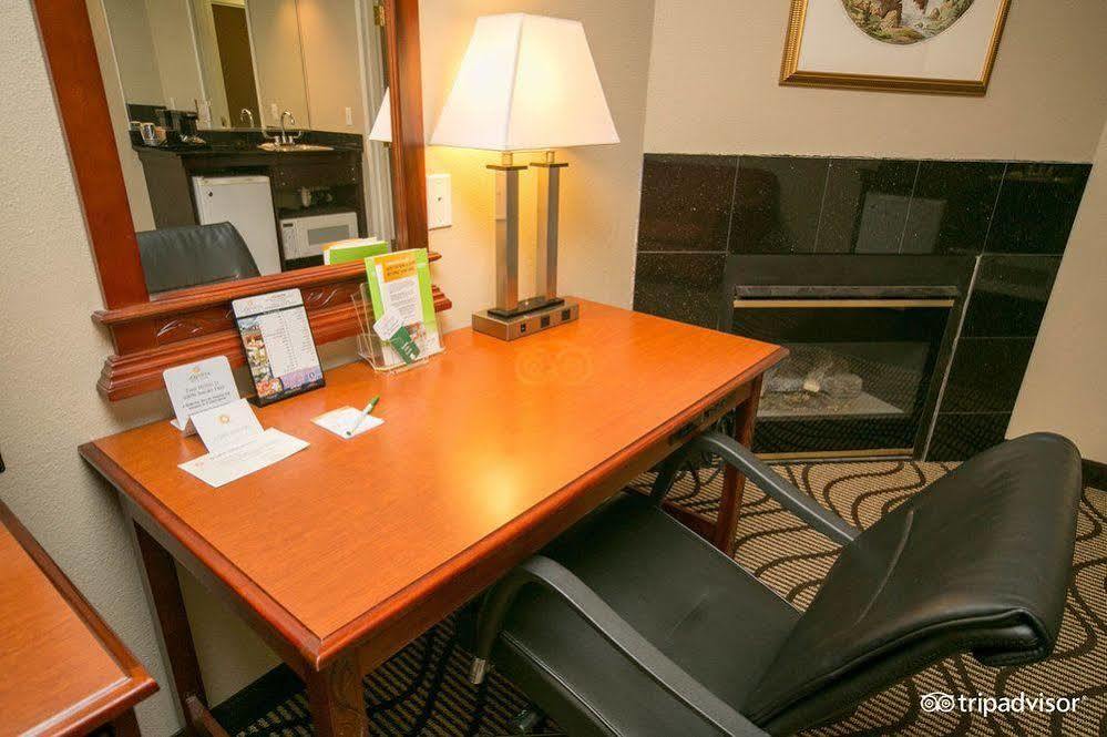 La Quinta Inn By Wyndham Sandusky Near Cedar Point Exteriér fotografie